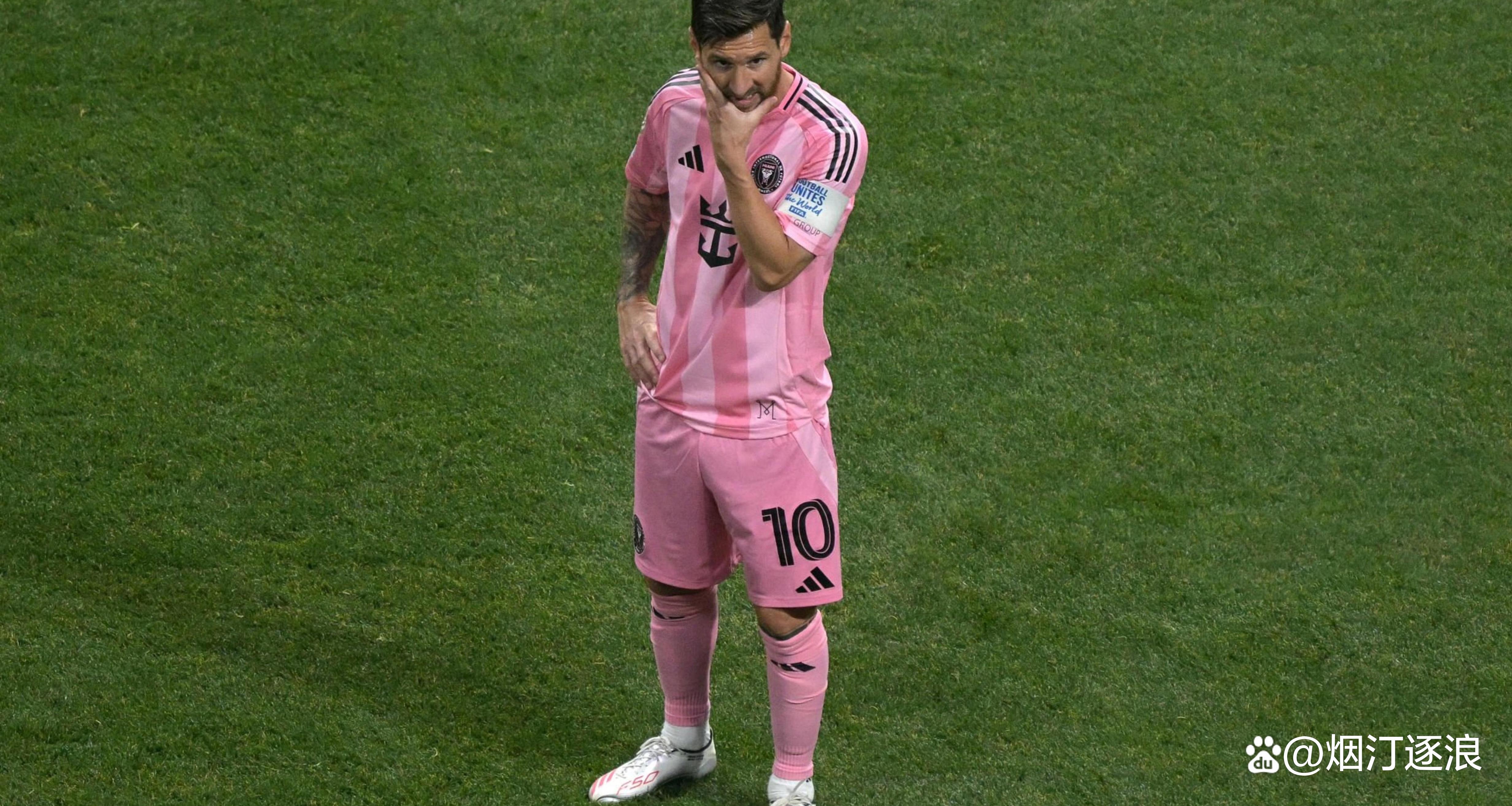 爱游戏-梅西迎来五赛季出色发挥，阿森纳观众热烈欢呼！观众掌声雷动(接受来自全场观众的喝彩和掌声)