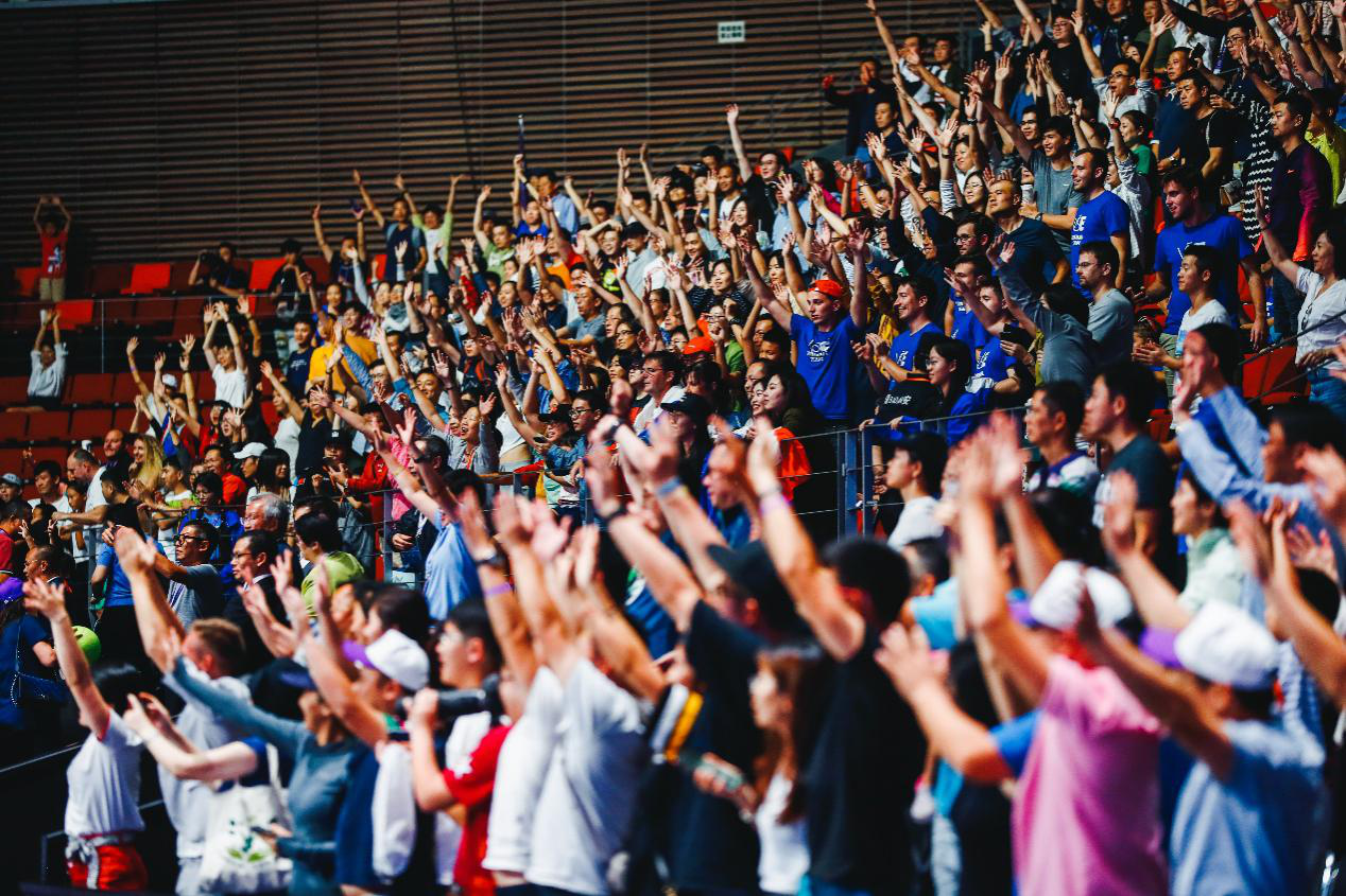 爱游戏-浓眉哥回归赛场，败北首场状态亮眼，美国队观众沸腾！的简单介绍